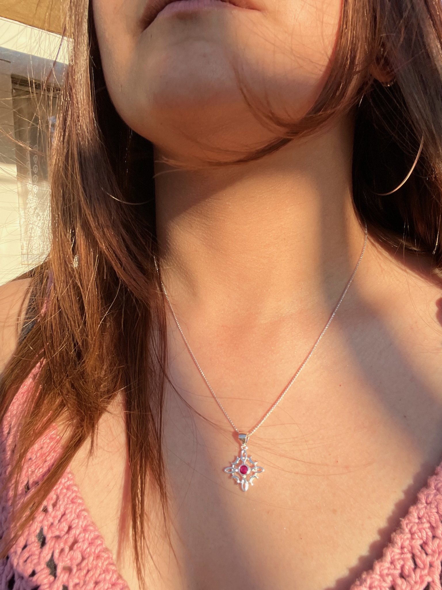 Collar Nudo de Bruja en Plata 925 Italiana con Circón Rubí – Cadena 50 cm ❤️ - Imagen 2