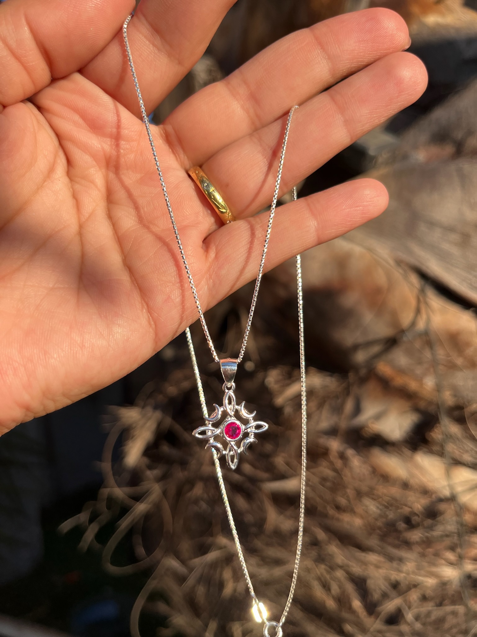 Collar Nudo de Bruja en Plata 925 Italiana con Circón Rubí – Cadena 50 cm ❤️ - Imagen 3